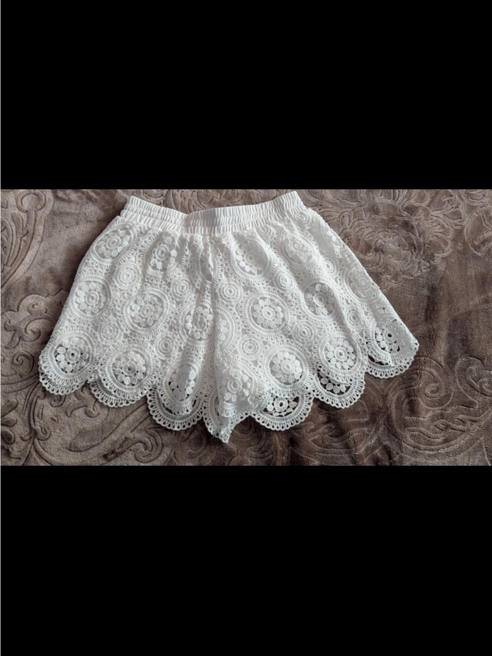 Simply Couture White Lace Scallop-Hem Short L/XL NWOT